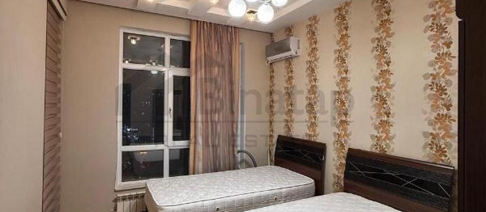 Yashil Ada ushaq bagchasinin yani, 8 Noyabr m/s yaxin 3 otaqli menzil satilir/135 kv.m. - 8