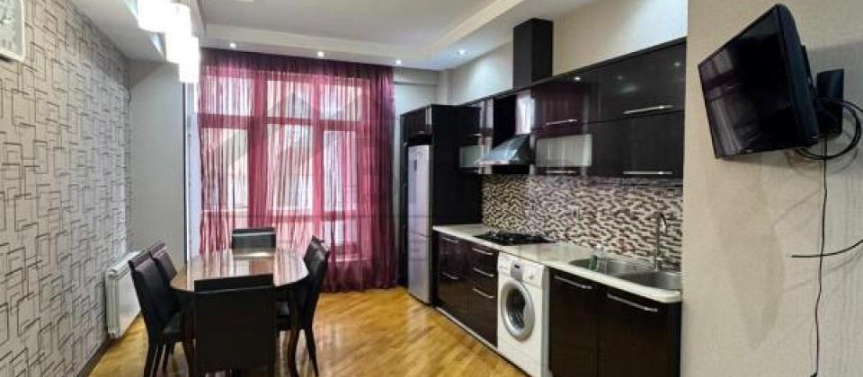 Yashil Ada ushaq bagchasinin yani, 8 Noyabr m/s yaxin 3 otaqli menzil satilir/135 kv.m. - 11