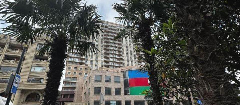 İzmir Residence de 3 otaqli menzil satilir/166 kv.m., İzmir parkin yani