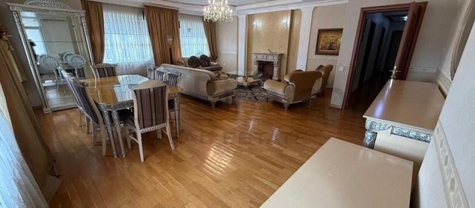 Olimpik Star ve Niaqara restoraninin yaninda 4 otaqli menzil satilir/200 kv.m. - 2