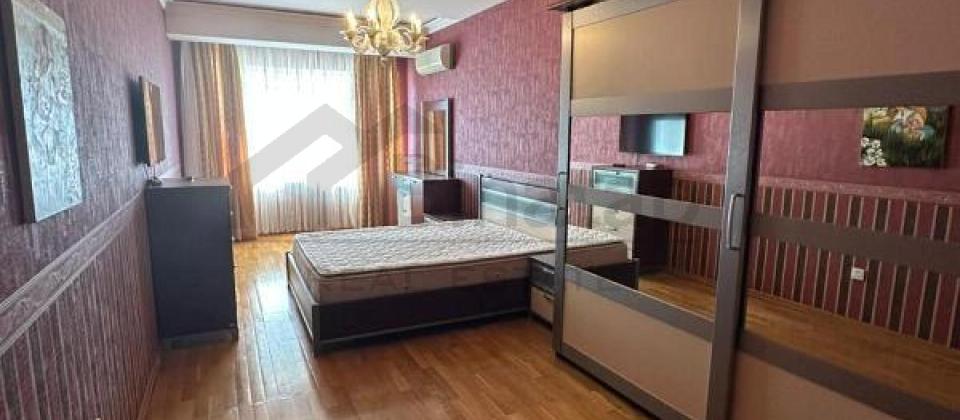 Olimpik Star ve Niaqara restoraninin yaninda 4 otaqli menzil satilir/200 kv.m. - 5