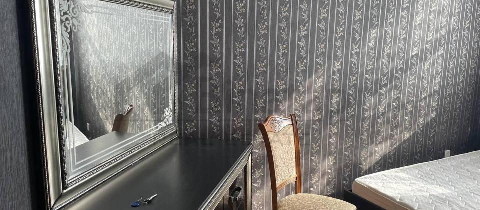 Bina Xalqlar metrosunun düz üstündə yerləşir. - 4