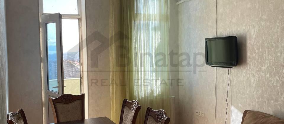 Bina Xalqlar metrosunun düz üstündə yerləşir. - 8