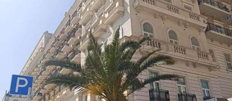 Ag Sheher Kompleksinde 6 otaqli menzil satilir/176.2 kv.m. - 2