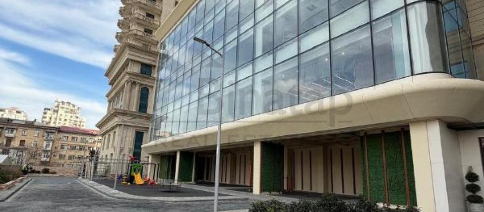 Huseyn Cavid parki ve Elmler Akademiyasi m/s yaninda 3 otaqli menzil satilir/104.5 kv.m. - 2