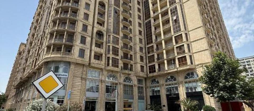 Uzeyir Hacibeyov kuchesi, Port Bakunun yaninda 4 otaqli menzil satilir/210 kv.m.