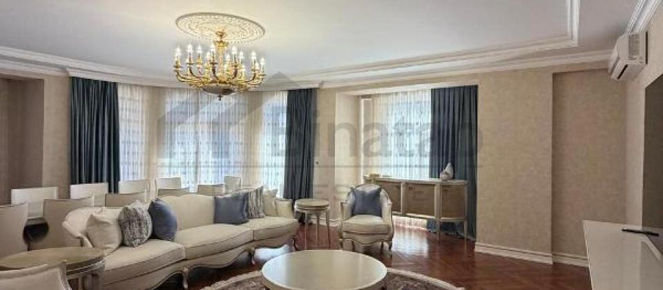 Uzeyir Hacibeyov kuchesi, Port Bakunun yaninda 4 otaqli menzil satilir/210 kv.m. - 2