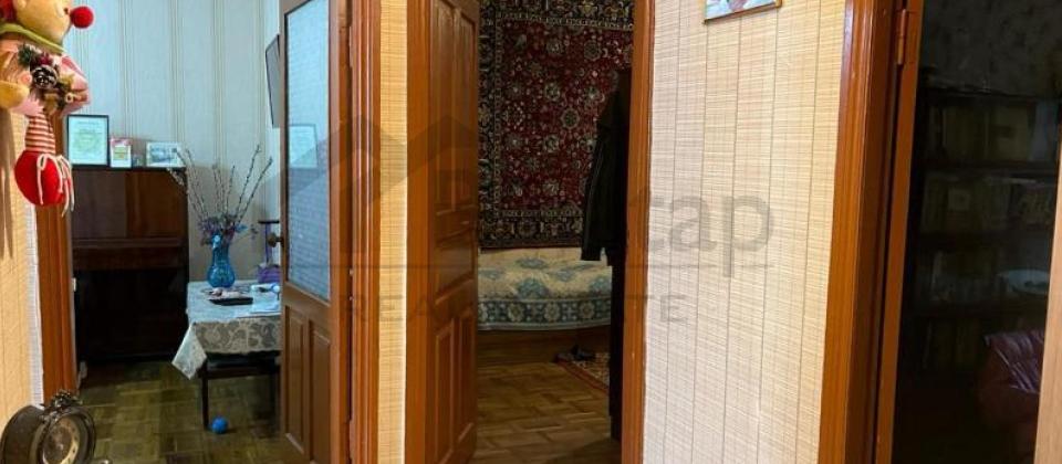 4cu mkrn, 5№li mektebin yani, Memar Ecemi m/s yaxin 3 otaqli menzil satilir/90 kv.m. - 10