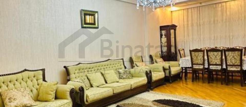 Nesimi bazarinin yaninda 2 otaqli menzil satilir/70 kv.m. - 2