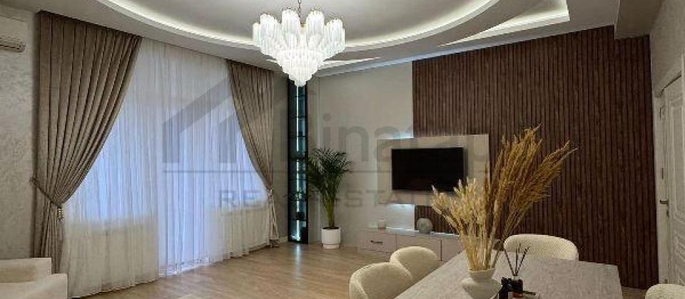 Rusiya Sefirliyi ve Sevil Qaziyeva parkinin yaxin 2 otaqli menzil satilir/100 kv.m.