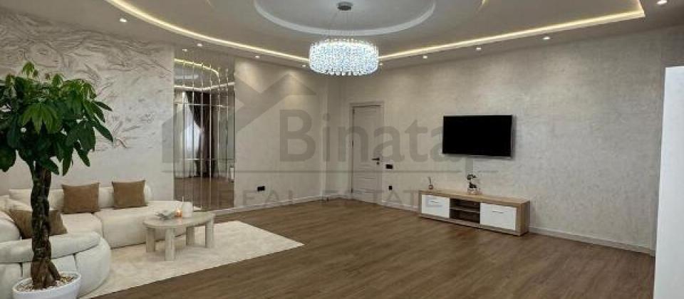 Heyder Eliyev merkezinin yaninda 2 otaqli menzil satilir/135 kv.m. - 2