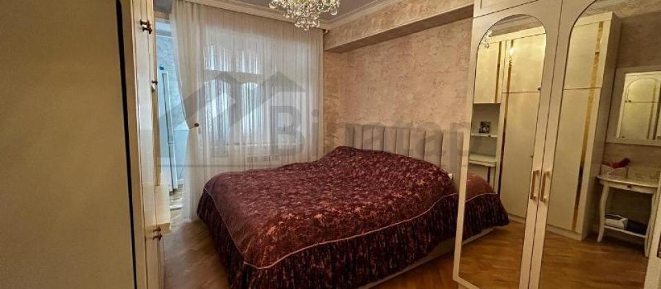 Ayna Sultanova heykeli ve Atarurk parkina yaxin 3 otaqli menzil satilir/70 kv.m. - 5