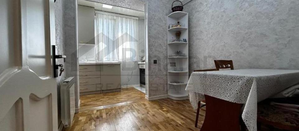 Ayna Sultanova heykeli ve Atarurk parkina yaxin 3 otaqli menzil satilir/70 kv.m. - 8