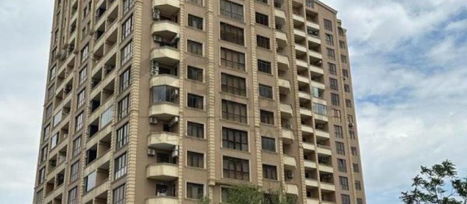 Semed Vurgun parki ve 28 May m/s yaxin 4 otaqli menzil satilir/173 kv.m. - 2