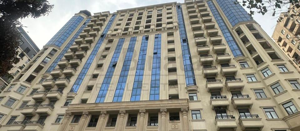 Azadliq prospekti, 28 May m/s yaxin 4 otaqli menzil satilir/242 kv.m. - 4