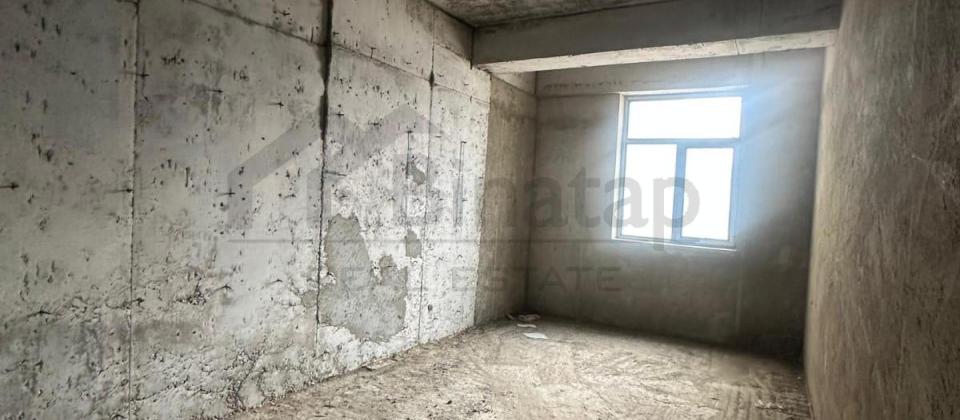 Azadliq prospekti, 28 May m/s yaxin 4 otaqli menzil satilir/242 kv.m. - 12