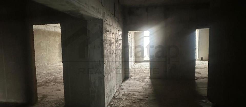 Azadliq prospekti, 28 May m/s yaxin 4 otaqli menzil satilir/242 kv.m. - 15