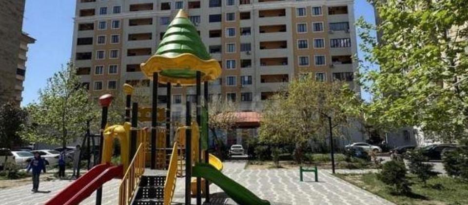 Yasamal parki ve Elmler Akademiyasi m/s yaxin 3 otaqli menzil satilir/125 kv.m.