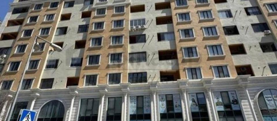 Yasamal parki ve Elmler Akademiyasi m/s yaxin 3 otaqli menzil satilir/125 kv.m. - 2