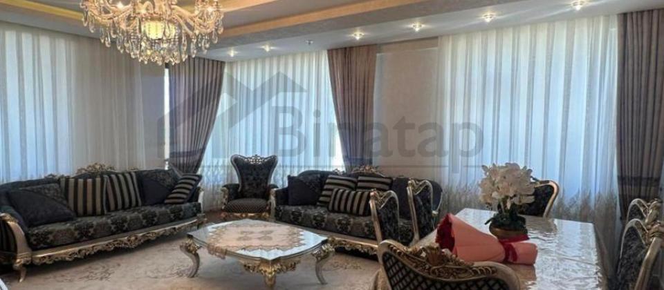 Tibb Universitetinin yaninda 4 otaqli menzil satilir/180 kv.m. - 2