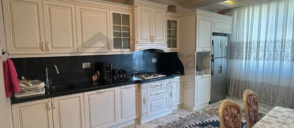 Tibb Universitetinin yaninda 4 otaqli menzil satilir/180 kv.m. - 9