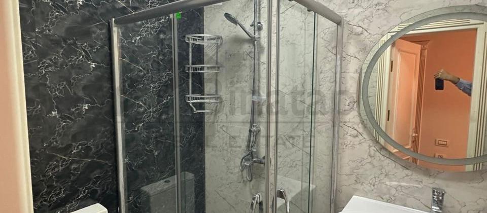 Tibb Universitetinin yaninda 4 otaqli menzil satilir/180 kv.m. - 15