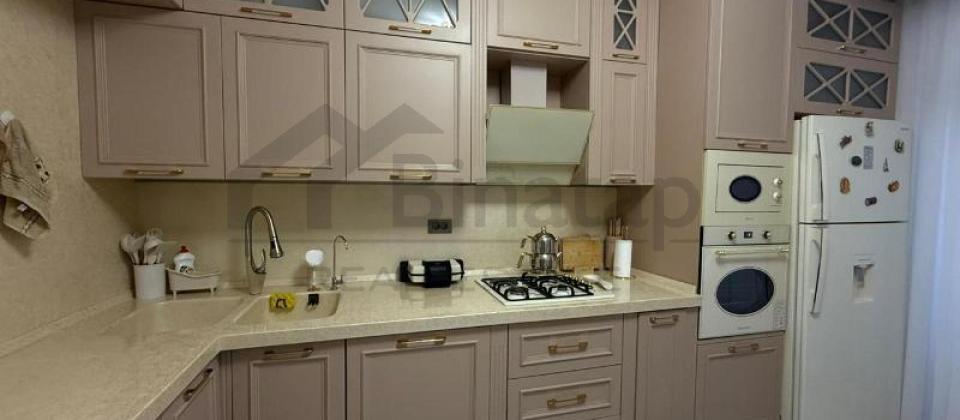 8 Noyabr m/s yaninda 3 otaqli menzil satilir/137 kv.m. - 9