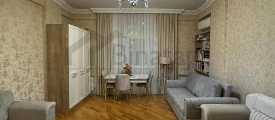 8ci mkrn, MedEra Hospital ve Azadliq Prospekti m/s yaxin 2 otaqli menzil satilir/82 kv.m.