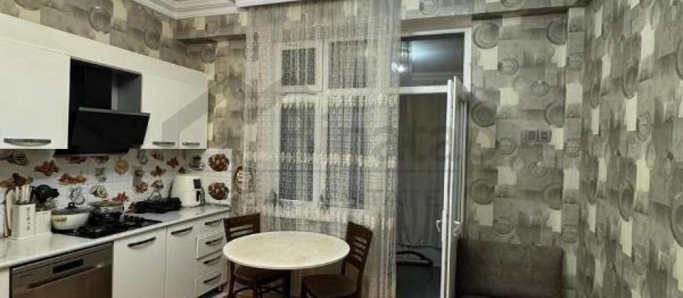 8ci mkrn, MedEra Hospital ve Azadliq Prospekti m/s yaxin 2 otaqli menzil satilir/82 kv.m. - 5