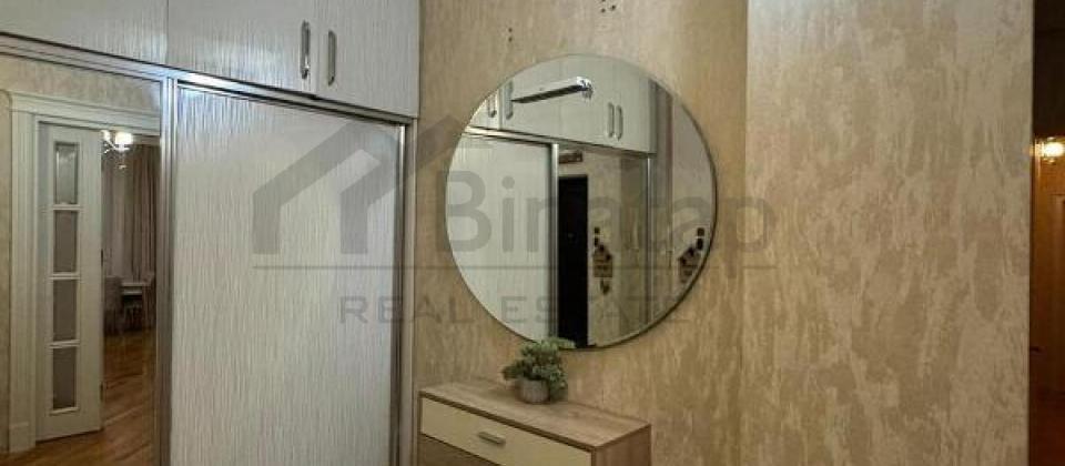 8ci mkrn, MedEra Hospital ve Azadliq Prospekti m/s yaxin 2 otaqli menzil satilir/82 kv.m. - 8