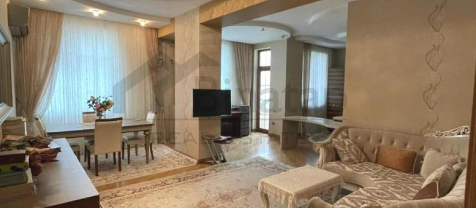 Musabeyov parkinin yani, Elmler Akademiyasi m/s ve DBU yaxin 3 otaqli menzil satilir/70 kv.m.