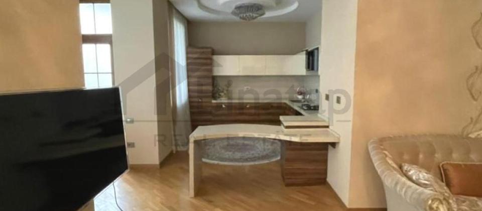 Musabeyov parkinin yani, Elmler Akademiyasi m/s ve DBU yaxin 3 otaqli menzil satilir/70 kv.m. - 2