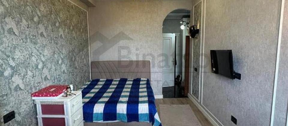 Tibb Universitetinin yaninda 2 otaqli menzil satilir/49 kv.m. - 2