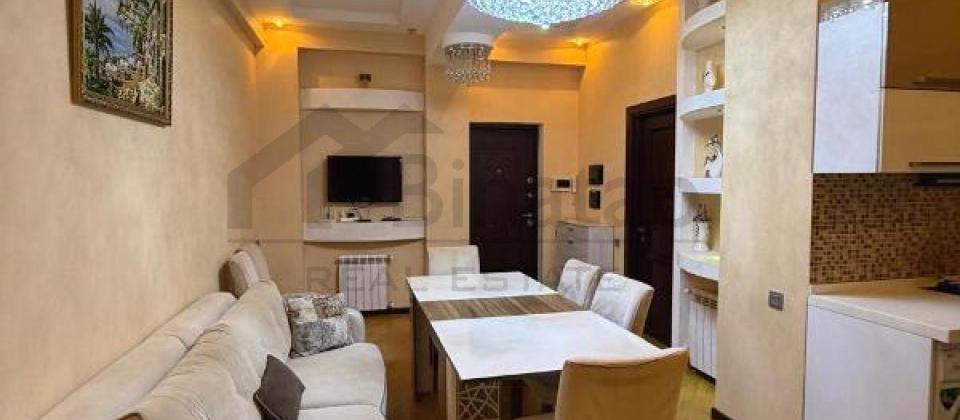 Musabeyov parkinin yani, Elmler Akademiyasi m/s ve DBU yaxin 3 otaqli menzil satilir/70 kv.m.