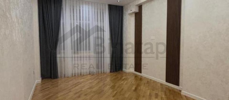 Satilir 3 otaqli menzil/100 kv.m., Musabeyov parkinin yani, Elmler Akademiyasi m/s ve DBU yaxindir