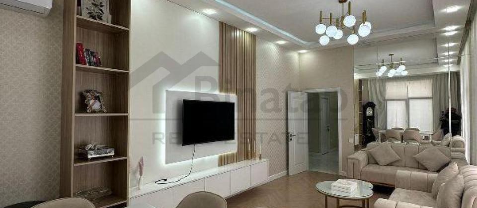 Heyder Eliyev merkezinin yaninda 4 otaqli menzil satilir/128 kv.m. - 2