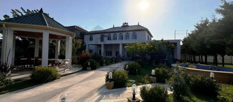 Satılır 9 otaqlı bağ evi 300 m², Novxanı q. - 2