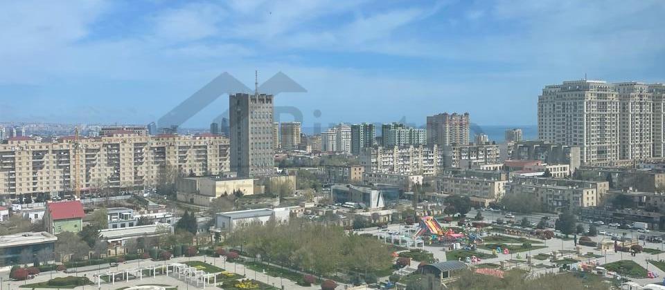 Yasamal parkının yanı 3 otaqlı satılır