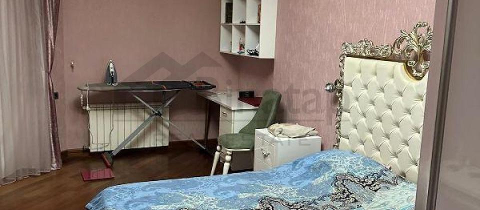 28 May m/s ve Tesla parkinin yaninda 5 otaqli menzil kiraye verilir/250 kv.m. - 9