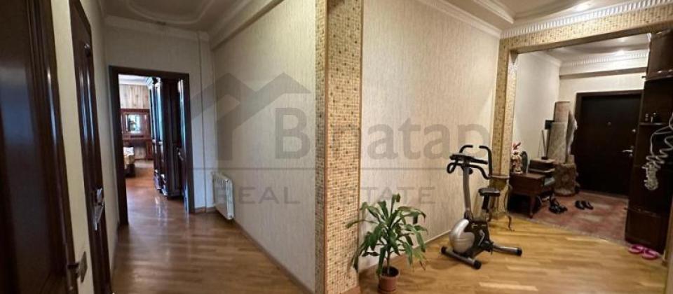 Satilir 2 otaqli menzil/106 kv.m., Asiya Universitetinin yani, 8 Noyabr m/s yaxindir - 10
