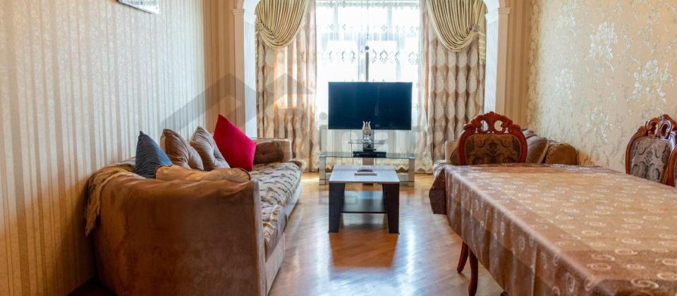 Satılır 4 otaqlı köhnə tikili 100 m², Qara Qarayev m.