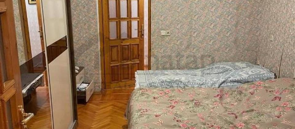 TƏCİLİ SATILIR..! İzmir parkının arxasında yerləşir/70 kv.m. - 6