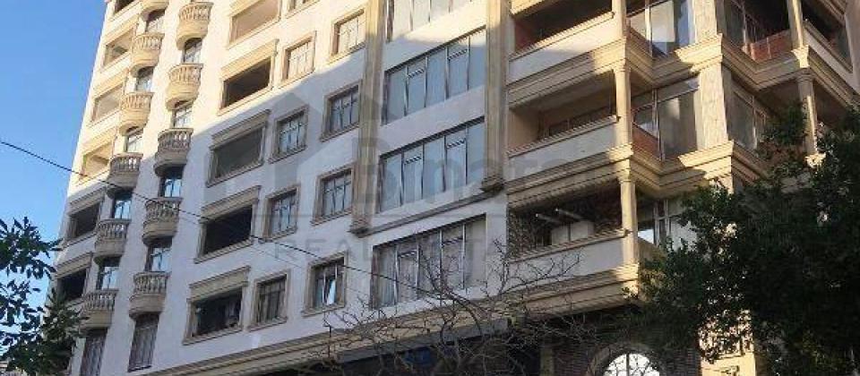 İnqlab, Bakı Sağlamlıq Mərkəzinin yanında 2 otaqlı mənzil satılır/113 kv.m.
