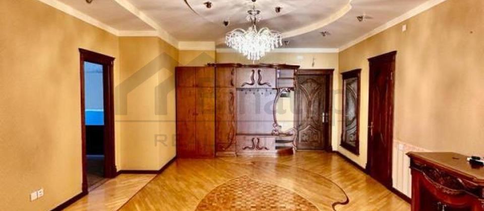 Elmlər Akademiyası, Hüseyn Cavid prospektində 4 otaqlı mənzil satılır/185 kv.m. - 12