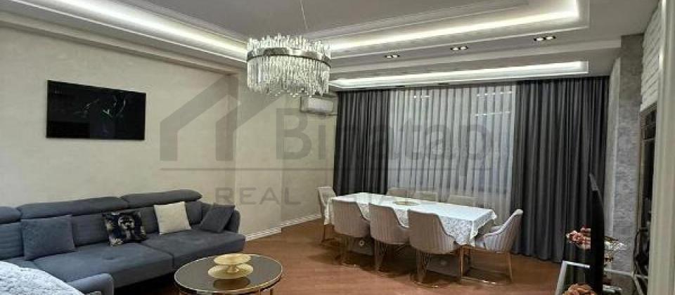 Satilir 3 otaqli menzil/122 kv.m., BDU ve Elmler Akademiyasi m/s yaxindir