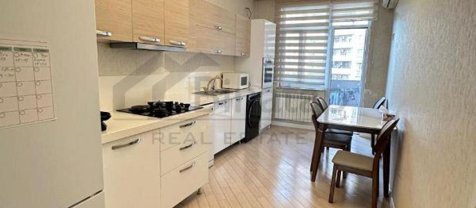 Satilir 3 otaqli menzil/130 kv.m., Heyder Eliyev merkezi ve Odlar Yurdu Universitetine yaxindir - 8