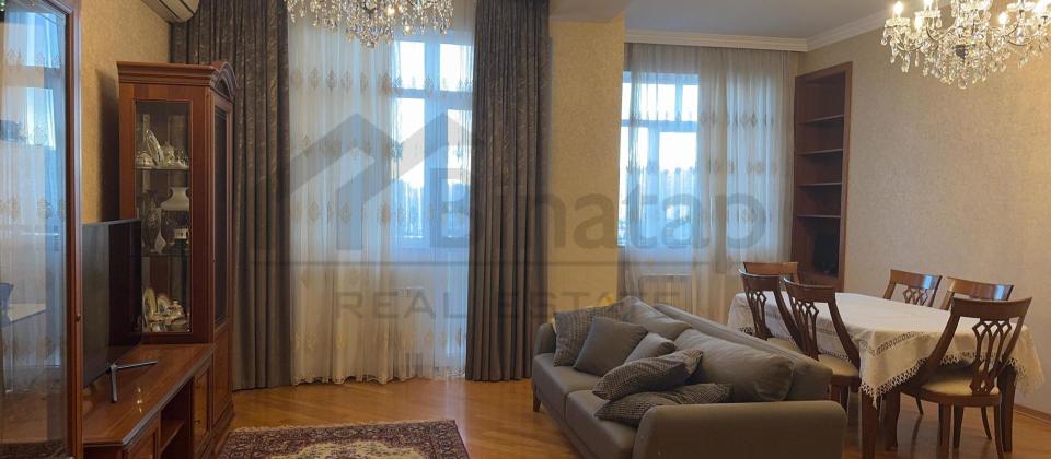 Avropa oteli ilə üzbəüz 2 otaqlı mənzil