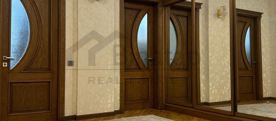 Satılır 4 otaqlı yeni tikili 198 m², İnşaatçılar m. - 2