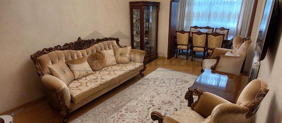 Bulvara-Bayraq meydanina 1 addim mesafede 3 otaqli menzil