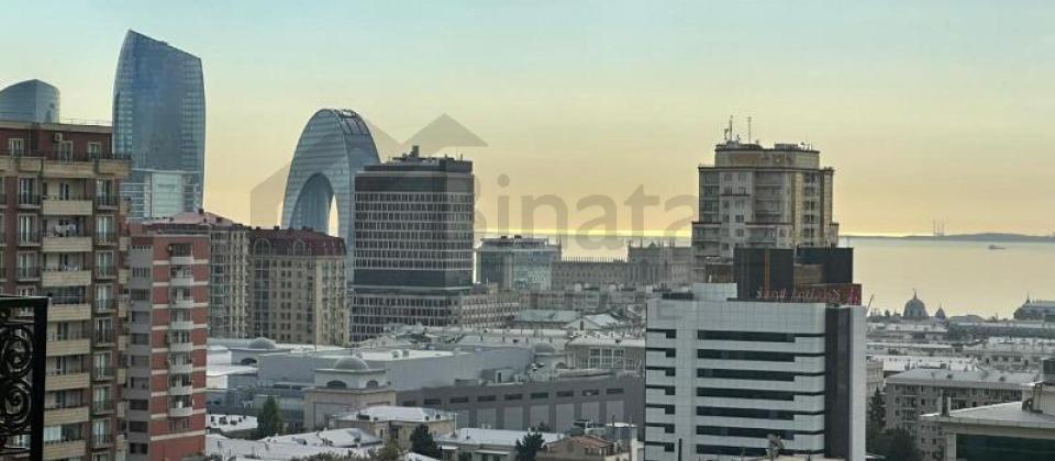Satilir 3 otaqli menzil/160 kv.m., Heyder Eliyev sarayi, Zabitler ve Qis parkina yaxindir